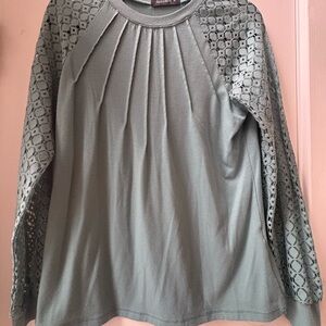 Amazon Lace Sleeve Blouse in Soft Green
